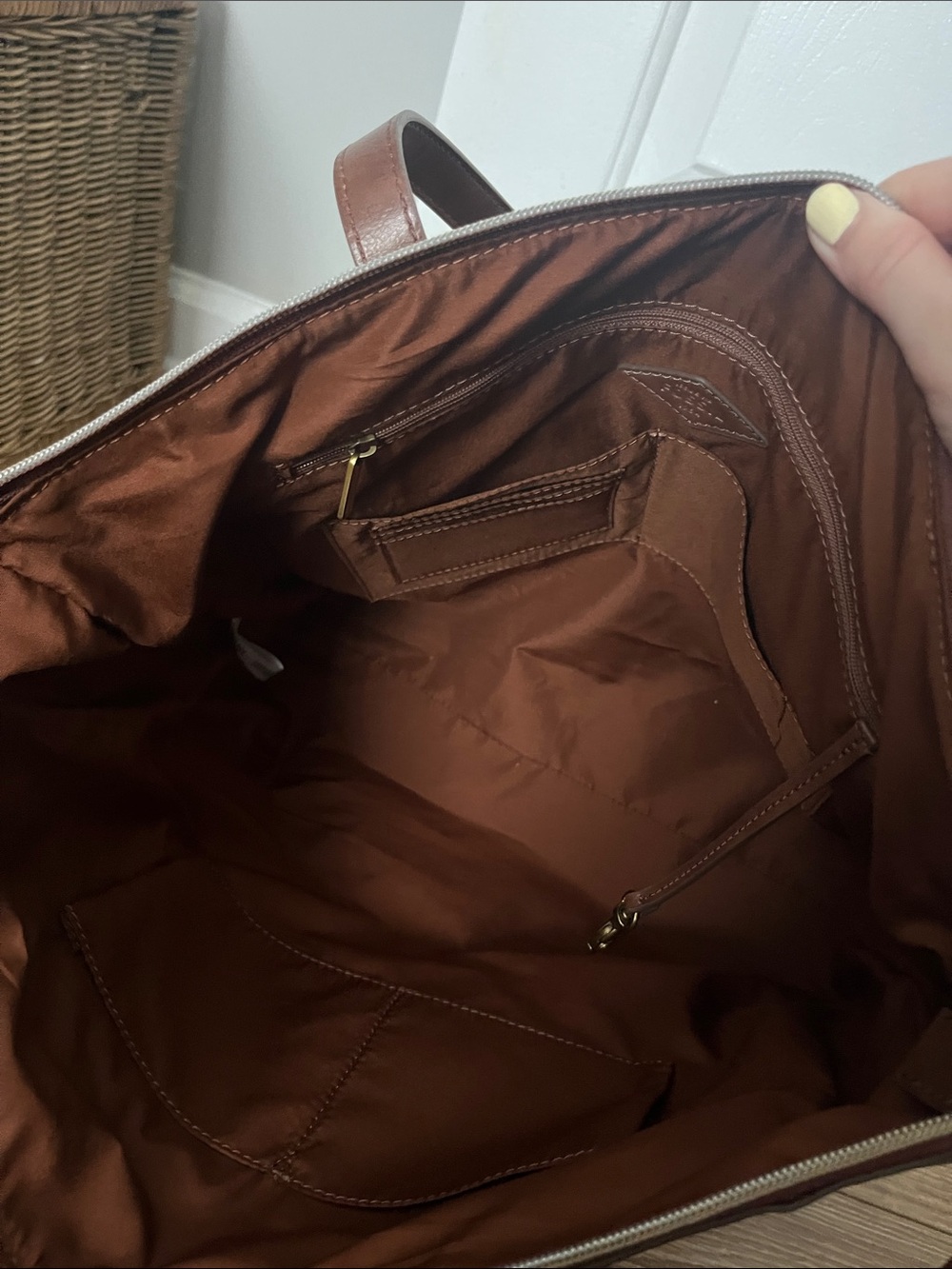 Fossil Sydney Tote in Wine Multi with Signature Key Charm - Picture 8 of 10